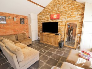 Cottage | Living area | TV - Hill House Farm (Northampton)