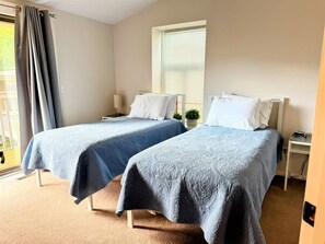 2 habitaciones, tabla de planchar con plancha y wifi gratis 