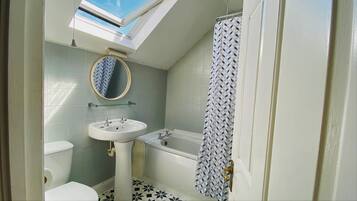 Cottage | Kamar mandi | Handuk, sabun,  dan sampo