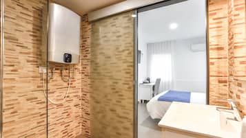 Double Room | Bathroom | Shower, eco-friendly toiletries, hair dryer, towels