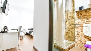 Twin kamer | Luxe beddengoed, donsdekens, bedden met traagschuimmatrassen