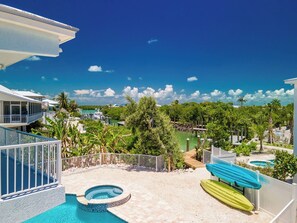 Pool - Martin`s Beach House Coco Plum Dream on Avenue G 4 bedroom 3 bath with pool and jacuzzi and 30 ft of dockage (Marathon)
