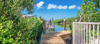 Martin`s Beach House Coco Plum Dream on Avenue G 4