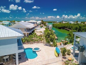 Pool - Martin`s Beach House Coco Plum Dream on Avenue G 4 bedroom 3 bath with pool and jacuzzi and 30 ft of dockage (Marathon)
