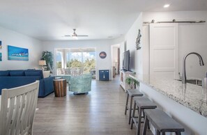 TV, DVD player - Martin`s Beach House Coco Plum Dream on Avenue G 4 bedroom 3 bath with pool and jacuzzi and 30 ft of dockage (Marathon)