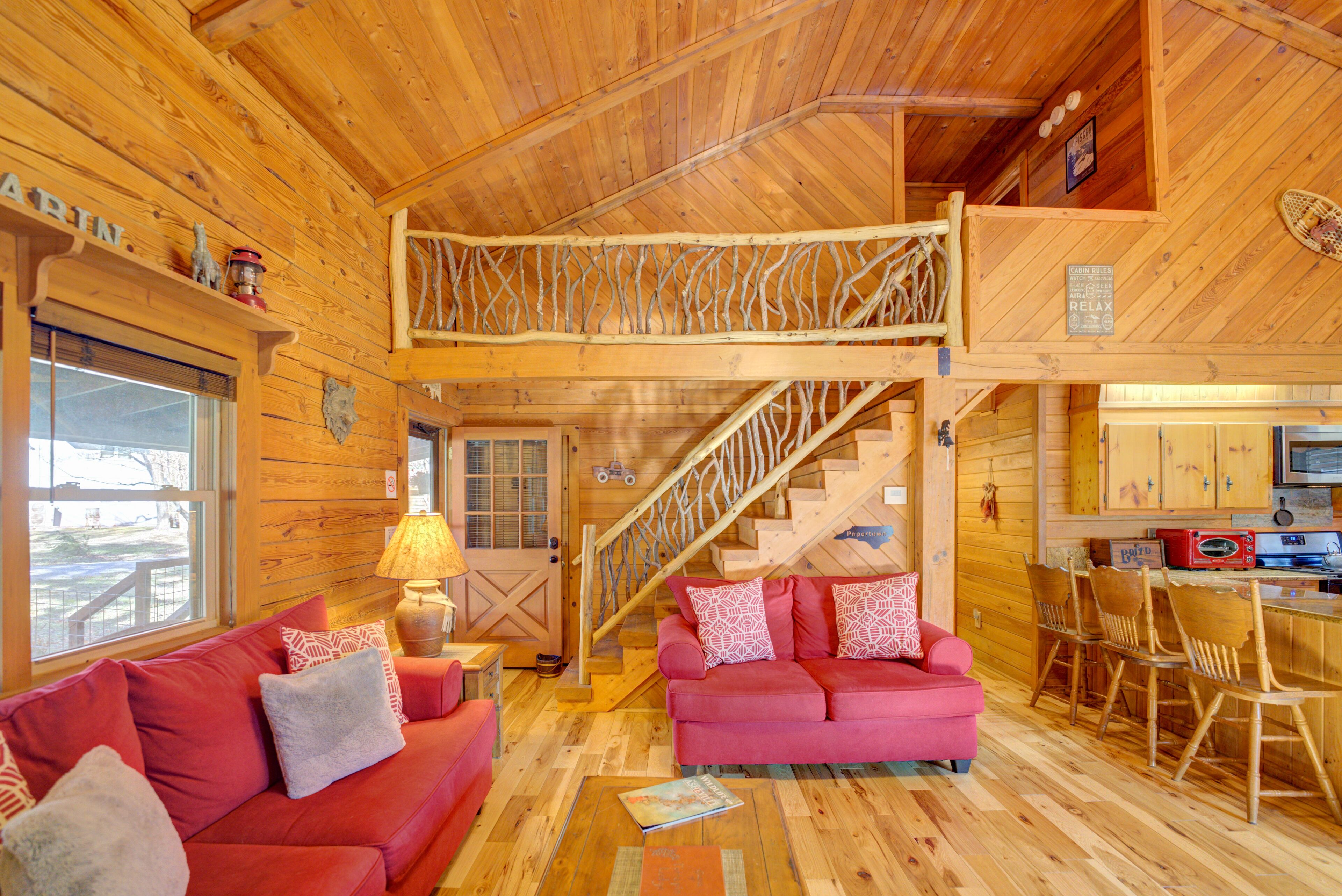 Smart TV, fireplace, ping pong, books