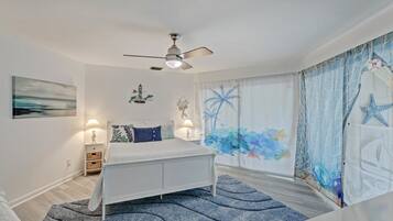 4 habitaciones, tabla de planchar con plancha y cuna de viaje