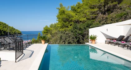Beautiful and private beach villa with infinity pool close to Hvar town