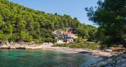Beautiful and private beach villa with heated infinity pool close to Hvar town