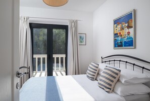 6 habitaciones, tabla de planchar con plancha y cuna de viaje 