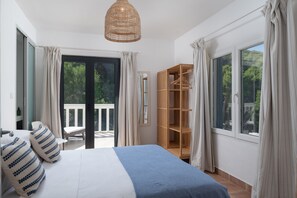 6 bedrooms, iron/ironing board, travel cot, free WiFi