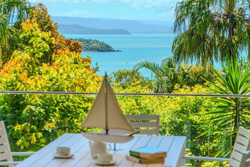 Oasis 13 , Oasis 13 on Hamilton Island