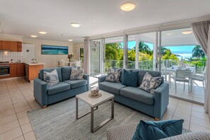 Living area - Oasis 13 , Oasis 13 on Hamilton Island (Hamilton Island)