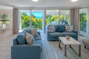 Living area - Oasis 13 , Oasis 13 on Hamilton Island (Hamilton Island)