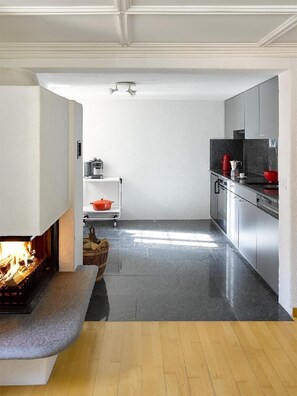 Geladeira, fogão, cooktop, lava-louças