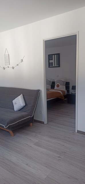 1 chambre, fer et planche à repasser, lit parapluie, Wi-Fi gratuit