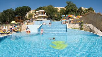 Indoor pool, 4 outdoor pools