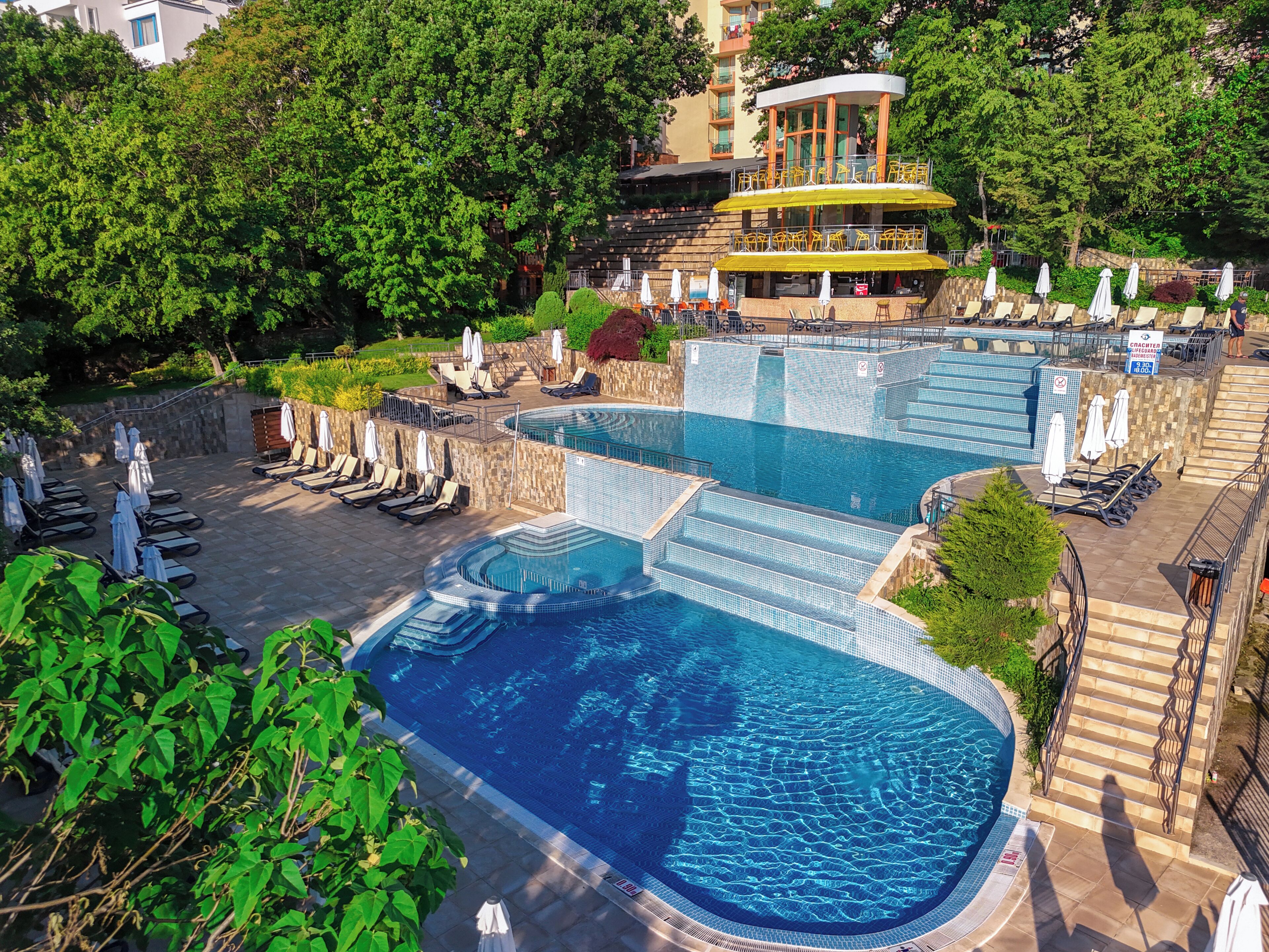 Hồ bơi ngoài trời