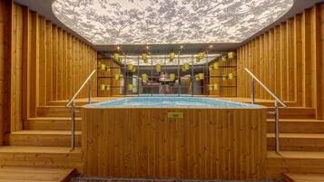 Sauna, steam room