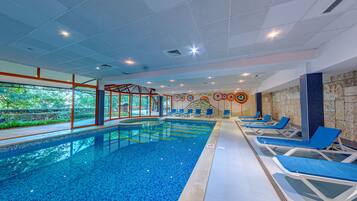 Inomhuspool och 4 utomhuspooler