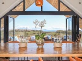 Refrigerador, lavavajillas, tetera/pava eléctrica, tostadora