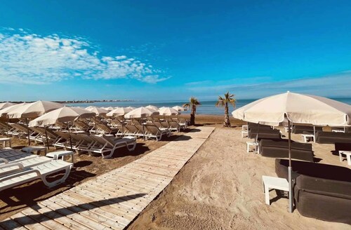 Roof terrace apartment ideal for 4 people. 5 minutes from the sea