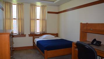 2 bedrooms, desk, laptop workspace, free WiFi