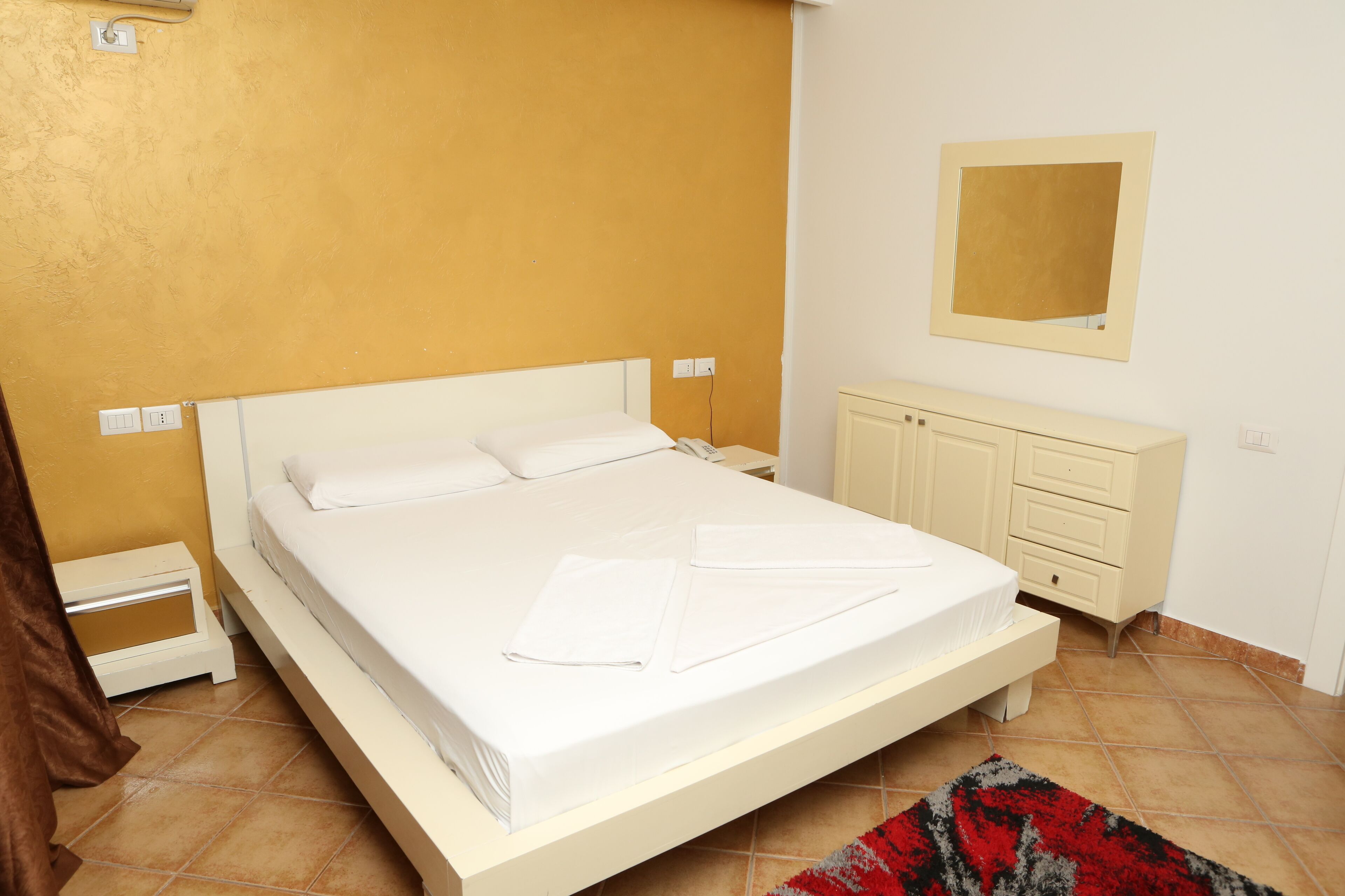 free wifi, bed sheets