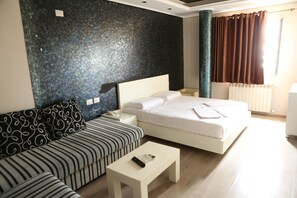 デラックス ダブルルーム | WiFi (無料)、ベッドシーツ