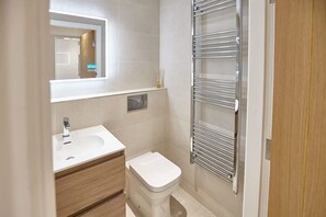 Bruser, hårtørrer, håndklæder, Shampoo