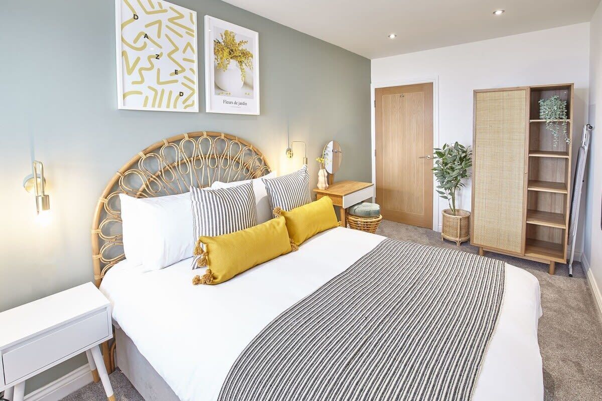 1 habitación, tabla de planchar con plancha, wifi gratis y ropa de cama 