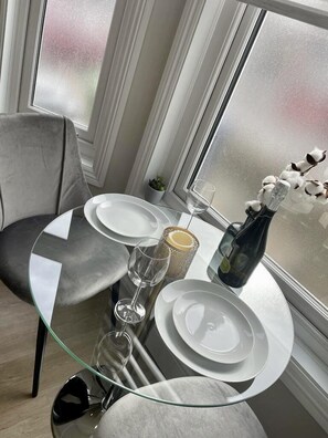 1 chambre, bureau, fer et planche à repasser, accès au Wi-Fi (inclus)