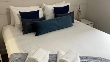 1 bedroom, desk, iron/ironing board, WiFi (free)