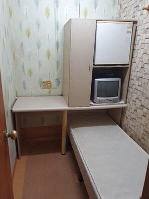 Basic-Zimmer, 1 Einzelbett | Schreibtisch, kostenloses WLAN, Bettwäsche