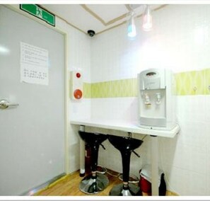 Basic Room, 1 Twin Bed | Private kitchen | Mini-fridge - Isak Minitel (Seoul)