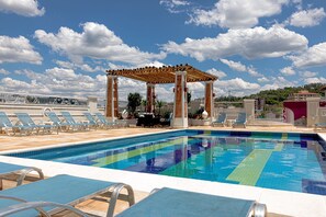 Indoor pool, outdoor pool, open 8:00 AM to 7:00 PM, pool loungers - Hotel Firenze Serra Negra (Serra Negra)