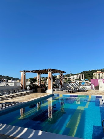 ํ
๋ผ์ค/ํํฐ์ค