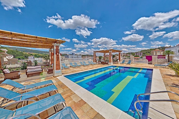 Indoor pool, outdoor pool, open 8:00 AM to 7:00 PM, sun loungers - Hotel Firenze Serra Negra (Serra Negra)