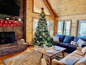 Smart TV, fireplace, DVD player, foosball - 4BR Luxe Woodland Retreat w/ Hot Tub & Fire Pit (Blue Ridge)