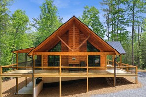 Exterior - 4BR Luxe Woodland Retreat w/ Hot Tub & Fire Pit (Blue Ridge)