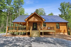 Exterior - 4BR Luxe Woodland Retreat • Hot Tub & Games (Blue Ridge)