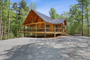 Exterior - 4BR Luxe Woodland Retreat w/ Hot Tub & Fire Pit (Blue Ridge)