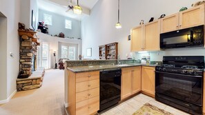 Condo, 3 Bedrooms | Private kitchen | Fridge, oven, coffee/tea maker, toaster