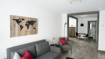 Loft avec un lit + divan-lit | Living area | Flat-screen TV