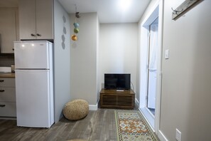 Suite avec chambre fermee | Bếp riêng | Tủ lạnh, lò vi sóng, lò nướng, lò nướng bánh mì 