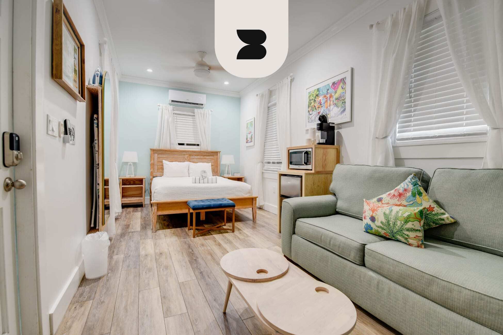 Harbor Walk Hideaways - The Pilar's Cottage | Downtown with Pool