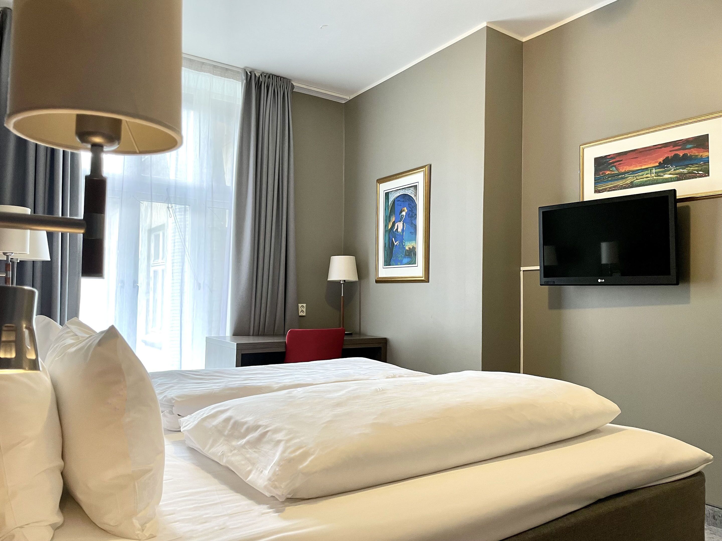 budget double room | 1 bedroom, desk, blackout curtains, free wifi