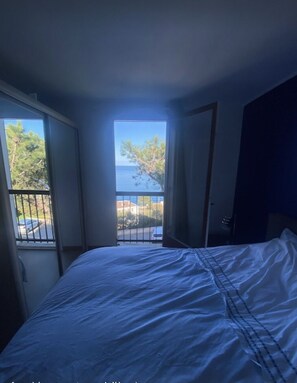 4 slaapkamers, een strijkplank/strijkijzer, gratis wifi, beddengoed