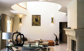 TV - Novalya property with submerged beach pool facing nature (La Crau)