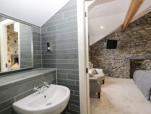 Bathroom - The Willows (Windermere)